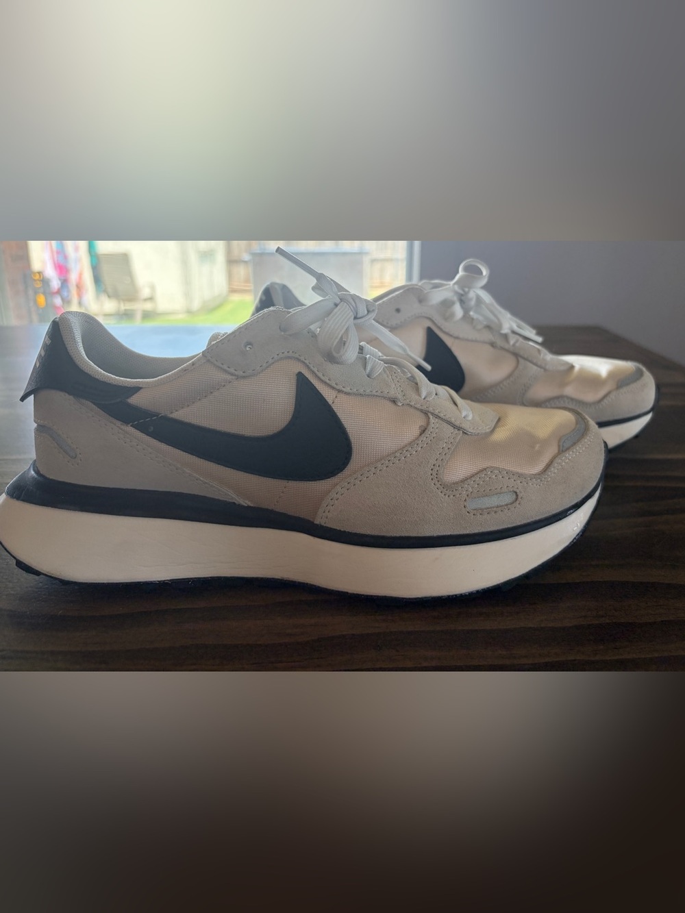 Nike Women's White and Black Athletic Shoes